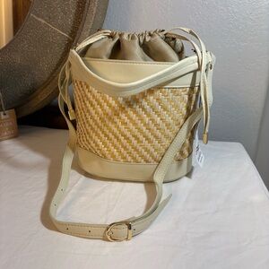 Divina Firenze made in Italy Elegant Beige and Tan Women's Bucket Bag